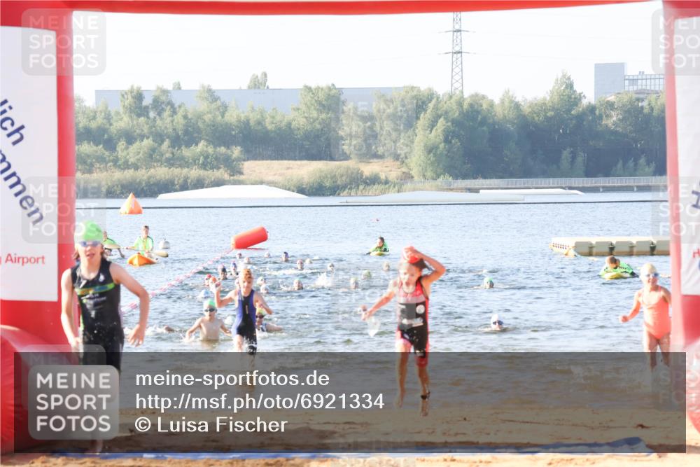 01.09.2024 - 17. Tribühne Triathlon Luisa Fischer http://msf.ph/oto/6921334 01.09.2024 09:02:45 Schwimmen 1, 25, 34, 37, 43 meine-sportfotos.de