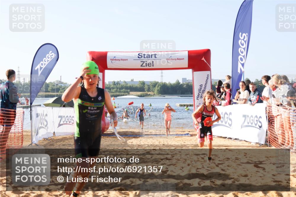 01.09.2024 - 17. Tribühne Triathlon Luisa Fischer http://msf.ph/oto/6921357 01.09.2024 09:02:48 Schwimmen 1, 10, 14, 25, 32, 34, 37, 55 meine-sportfotos.de