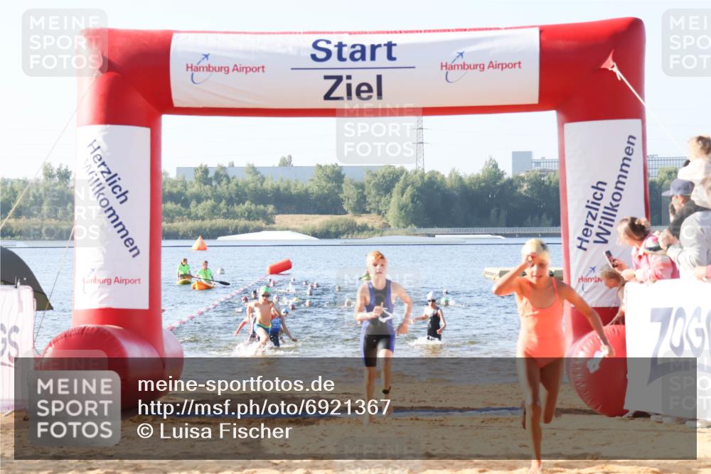 01.09.2024 - 17. Tribühne Triathlon Luisa Fischer http://msf.ph/oto/6921367 01.09.2024 09:02:49 Schwimmen 1, 10, 14, 25, 32, 34, 37, 55 meine-sportfotos.de