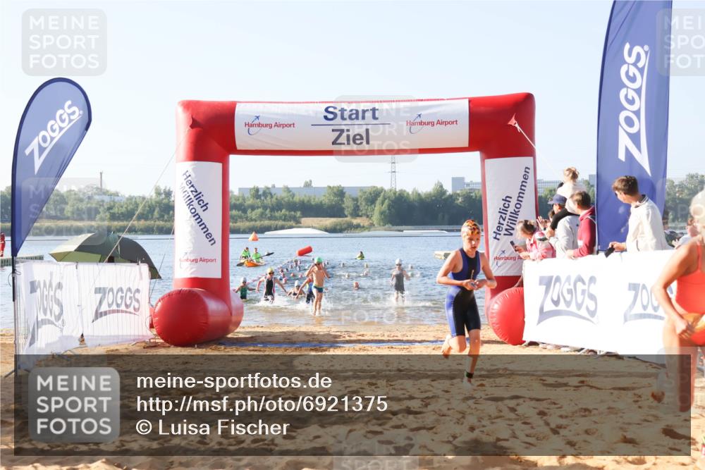 01.09.2024 - 17. Tribühne Triathlon Luisa Fischer http://msf.ph/oto/6921375 01.09.2024 09:02:51 Schwimmen 1, 10, 14, 25, 32, 34, 37, 55 meine-sportfotos.de