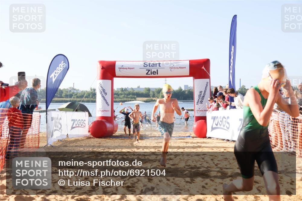 01.09.2024 - 17. Tribühne Triathlon Luisa Fischer http://msf.ph/oto/6921504 01.09.2024 09:03:20 Schwimmen 6, 13, 16, 18, 19, 20, 33, 38, 46, 50, 51, 54, 1487 meine-sportfotos.de