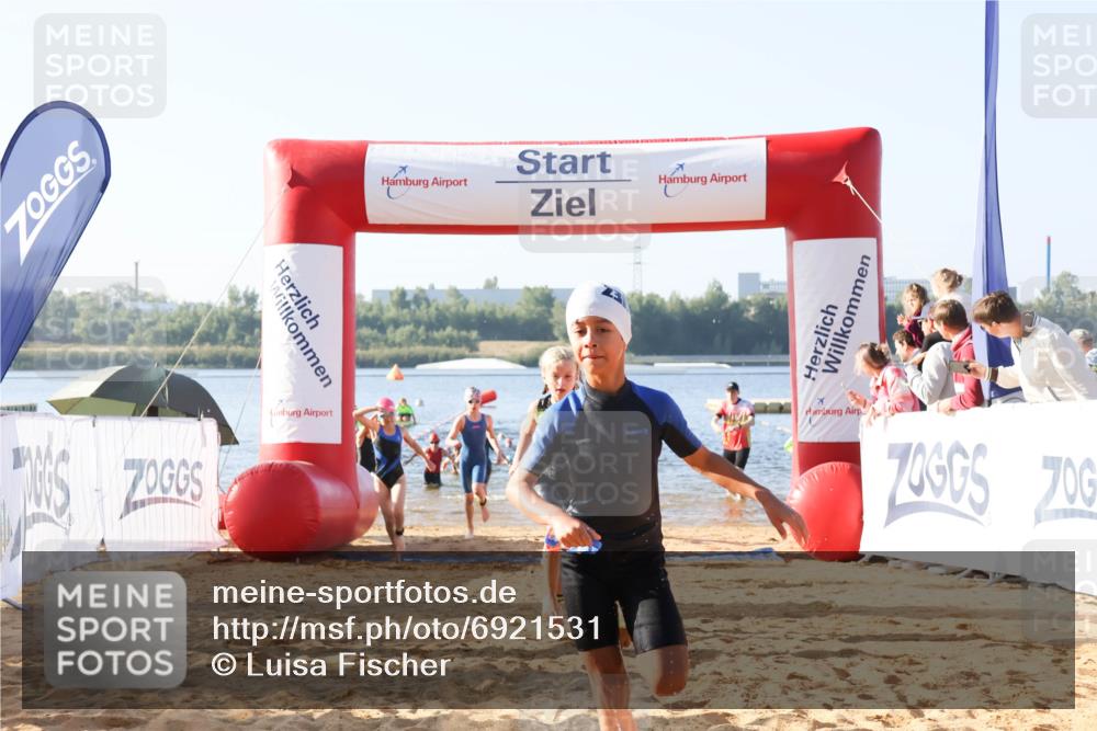 01.09.2024 - 17. Tribühne Triathlon Luisa Fischer http://msf.ph/oto/6921531 01.09.2024 09:03:23 Schwimmen 6, 13, 16, 18, 19, 20, 22, 33, 46, 50, 51, 54, 1487 meine-sportfotos.de