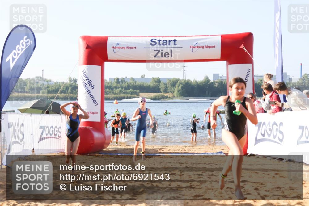 01.09.2024 - 17. Tribühne Triathlon Luisa Fischer http://msf.ph/oto/6921543 01.09.2024 09:03:25 Schwimmen 6, 13, 16, 18, 19, 20, 22, 33, 44, 46, 50, 54, 1487 meine-sportfotos.de