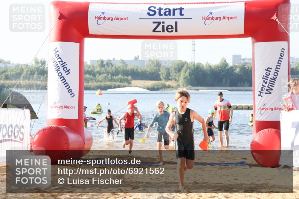 01.09.2024 - 17. Tribühne Triathlon Luisa Fischer http://msf.ph/oto/6921562 01.09.2024 09:03:29 Schwimmen 6, 12, 13, 16, 18, 20, 22, 26, 33, 44, 46, 47, 54 meine-sportfotos.de
