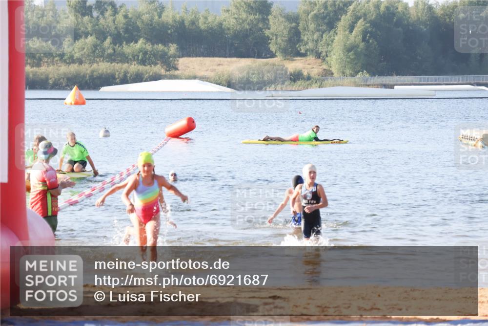 01.09.2024 - 17. Tribühne Triathlon Luisa Fischer http://msf.ph/oto/6921687 01.09.2024 09:04:02 Schwimmen 3, 24, 41, 49, 76 meine-sportfotos.de