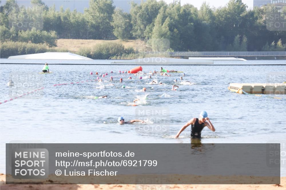 01.09.2024 - 17. Tribühne Triathlon Luisa Fischer http://msf.ph/oto/6921799 01.09.2024 09:28:26 Schwimmen 117 meine-sportfotos.de