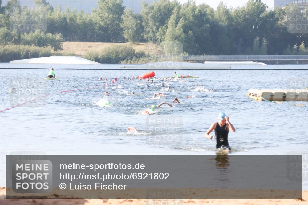 01.09.2024 - 17. Tribühne Triathlon Luisa Fischer http://msf.ph/oto/6921802 01.09.2024 09:28:27 Schwimmen 117 meine-sportfotos.de