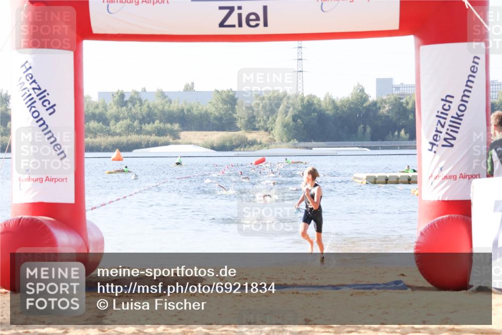 01.09.2024 - 17. Tribühne Triathlon Luisa Fischer http://msf.ph/oto/6921834 01.09.2024 09:28:31 Schwimmen 117 meine-sportfotos.de