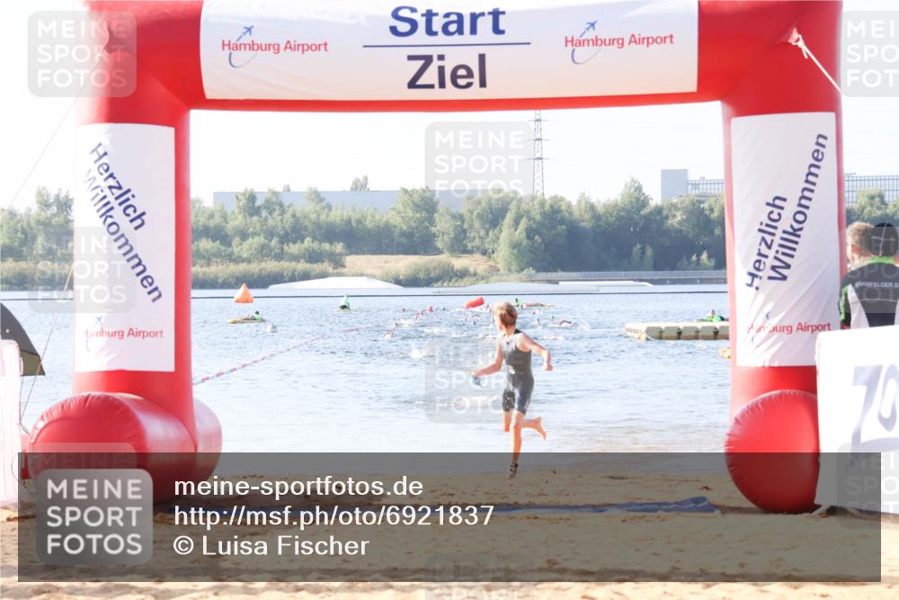 01.09.2024 - 17. Tribühne Triathlon Luisa Fischer http://msf.ph/oto/6921837 01.09.2024 09:28:31 Schwimmen 117 meine-sportfotos.de