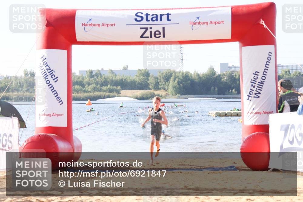 01.09.2024 - 17. Tribühne Triathlon Luisa Fischer http://msf.ph/oto/6921847 01.09.2024 09:28:32 Schwimmen 117 meine-sportfotos.de