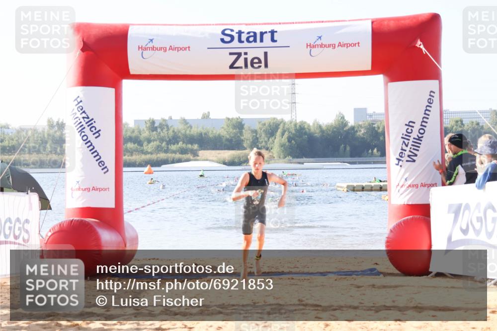 01.09.2024 - 17. Tribühne Triathlon Luisa Fischer http://msf.ph/oto/6921853 01.09.2024 09:28:33 Schwimmen 72, 117 meine-sportfotos.de