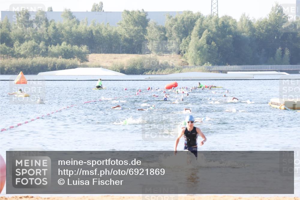 01.09.2024 - 17. Tribühne Triathlon Luisa Fischer http://msf.ph/oto/6921869 01.09.2024 09:28:36 Schwimmen 72, 117 meine-sportfotos.de