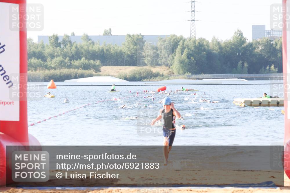 01.09.2024 - 17. Tribühne Triathlon Luisa Fischer http://msf.ph/oto/6921883 01.09.2024 09:28:39 Schwimmen 72, 117 meine-sportfotos.de