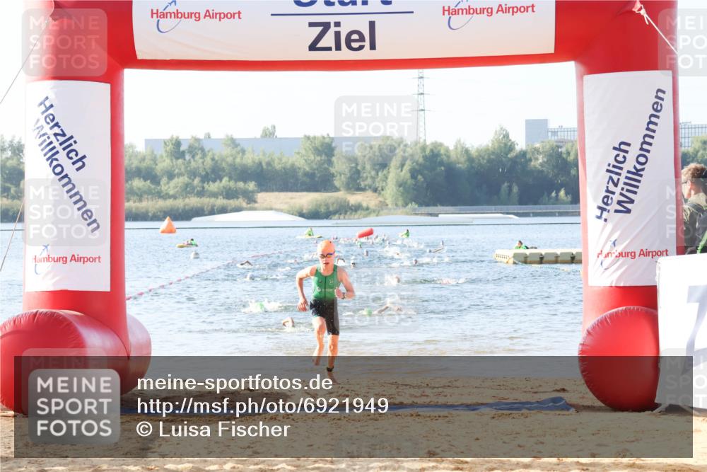 01.09.2024 - 17. Tribühne Triathlon Luisa Fischer http://msf.ph/oto/6921949 01.09.2024 09:28:53 Schwimmen 57 meine-sportfotos.de