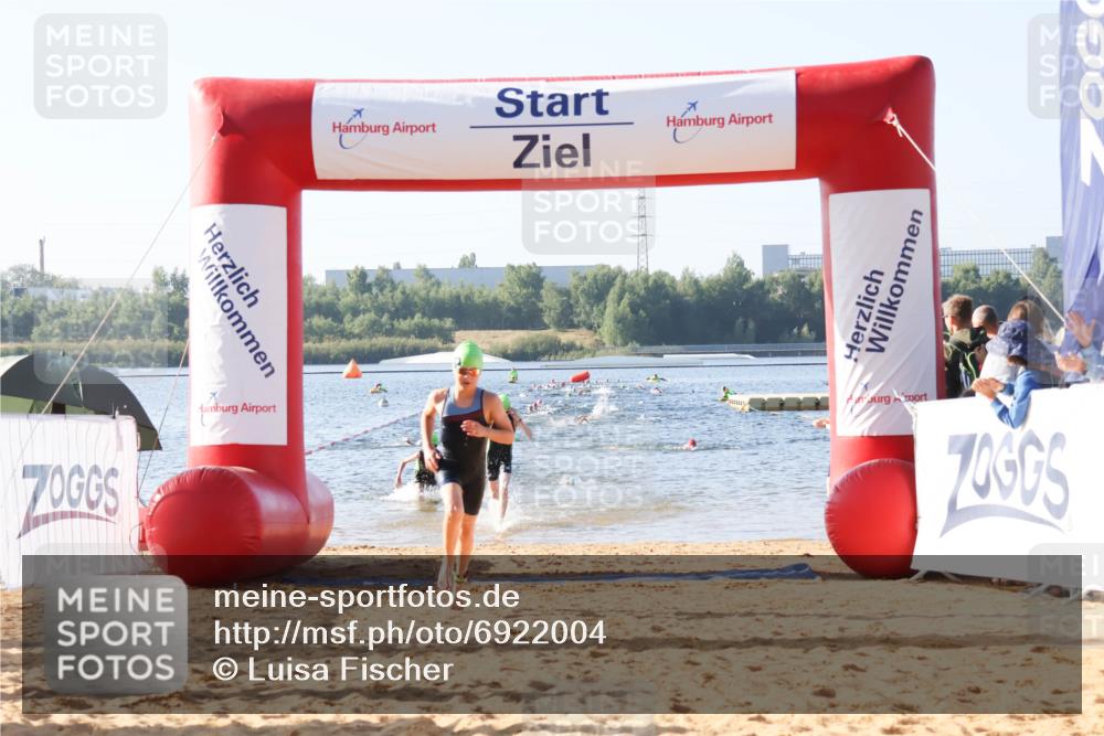 01.09.2024 - 17. Tribühne Triathlon Luisa Fischer http://msf.ph/oto/6922004 01.09.2024 09:29:04 Schwimmen 57, 94, 111, 134 meine-sportfotos.de