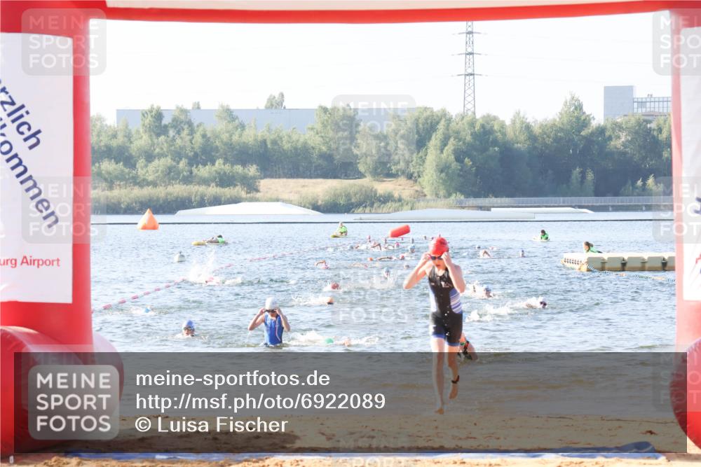 01.09.2024 - 17. Tribühne Triathlon Luisa Fischer http://msf.ph/oto/6922089 01.09.2024 09:29:22 Schwimmen 89, 114, 135 meine-sportfotos.de