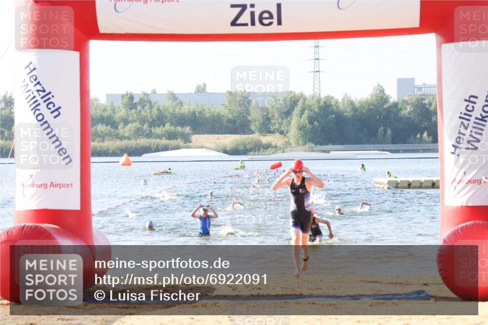 01.09.2024 - 17. Tribühne Triathlon Luisa Fischer http://msf.ph/oto/6922091 01.09.2024 09:29:23 Schwimmen 71, 89, 114, 135 meine-sportfotos.de