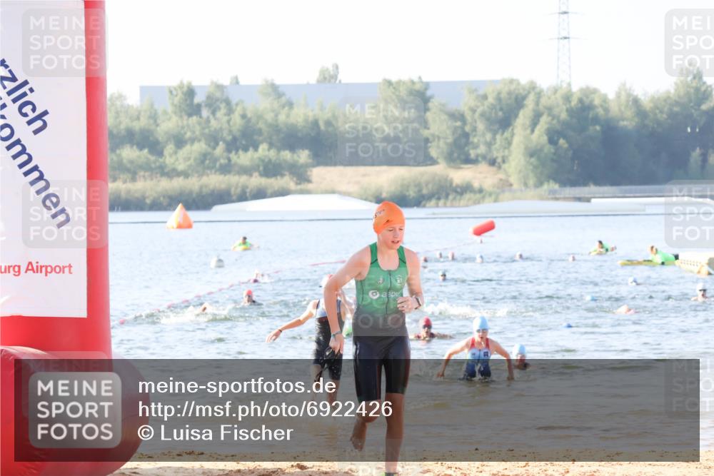 01.09.2024 - 17. Tribühne Triathlon Luisa Fischer http://msf.ph/oto/6922426 01.09.2024 09:30:37 Schwimmen 63, 85, 99, 124, 127 meine-sportfotos.de