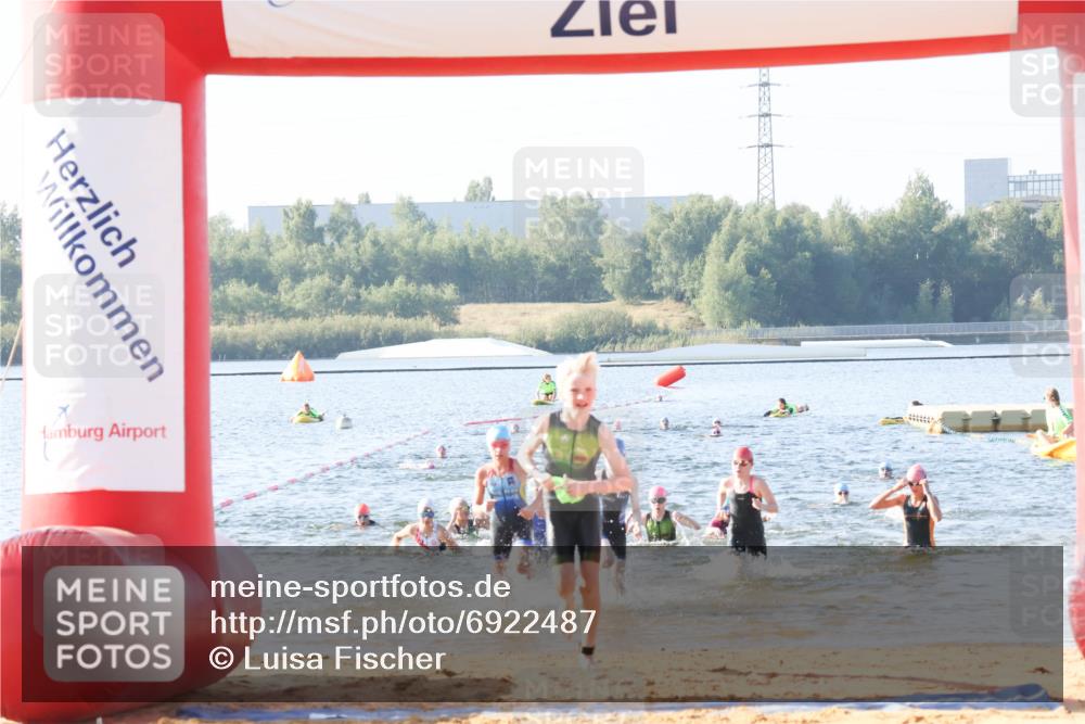 01.09.2024 - 17. Tribühne Triathlon Luisa Fischer http://msf.ph/oto/6922487 01.09.2024 09:30:58 Schwimmen 70, 81, 86, 88, 92, 113, 136 meine-sportfotos.de