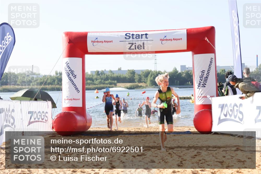 01.09.2024 - 17. Tribühne Triathlon Luisa Fischer http://msf.ph/oto/6922501 01.09.2024 09:31:01 Schwimmen 70, 75, 78, 81, 86, 88, 92, 104, 113, 128, 136 meine-sportfotos.de