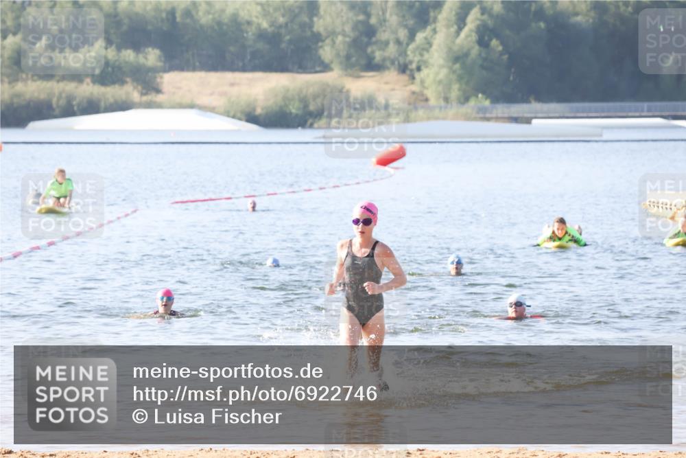 01.09.2024 - 17. Tribühne Triathlon Luisa Fischer http://msf.ph/oto/6922746 01.09.2024 09:32:09 Schwimmen 95, 123 meine-sportfotos.de
