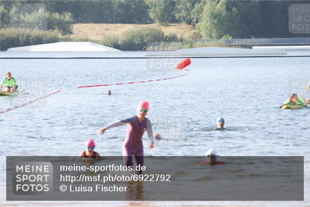 01.09.2024 - 17. Tribühne Triathlon Luisa Fischer http://msf.ph/oto/6922792 01.09.2024 09:32:20 Schwimmen 59, 95 meine-sportfotos.de