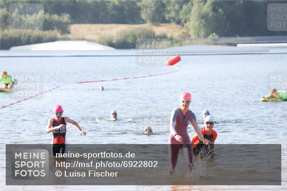 01.09.2024 - 17. Tribühne Triathlon Luisa Fischer http://msf.ph/oto/6922802 01.09.2024 09:32:22 Schwimmen 59, 74, 95, 126 meine-sportfotos.de