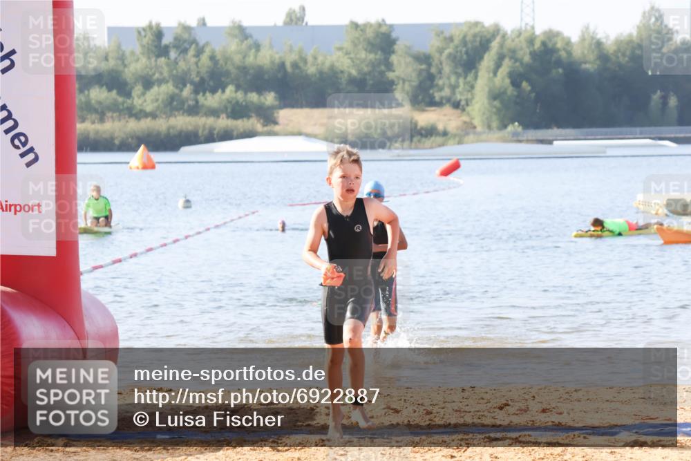 01.09.2024 - 17. Tribühne Triathlon Luisa Fischer http://msf.ph/oto/6922887 01.09.2024 09:32:43 Schwimmen 69, 80 meine-sportfotos.de