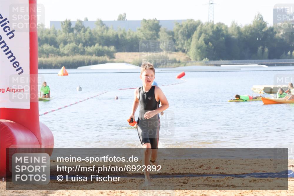 01.09.2024 - 17. Tribühne Triathlon Luisa Fischer http://msf.ph/oto/6922892 01.09.2024 09:32:44 Schwimmen 69, 80 meine-sportfotos.de