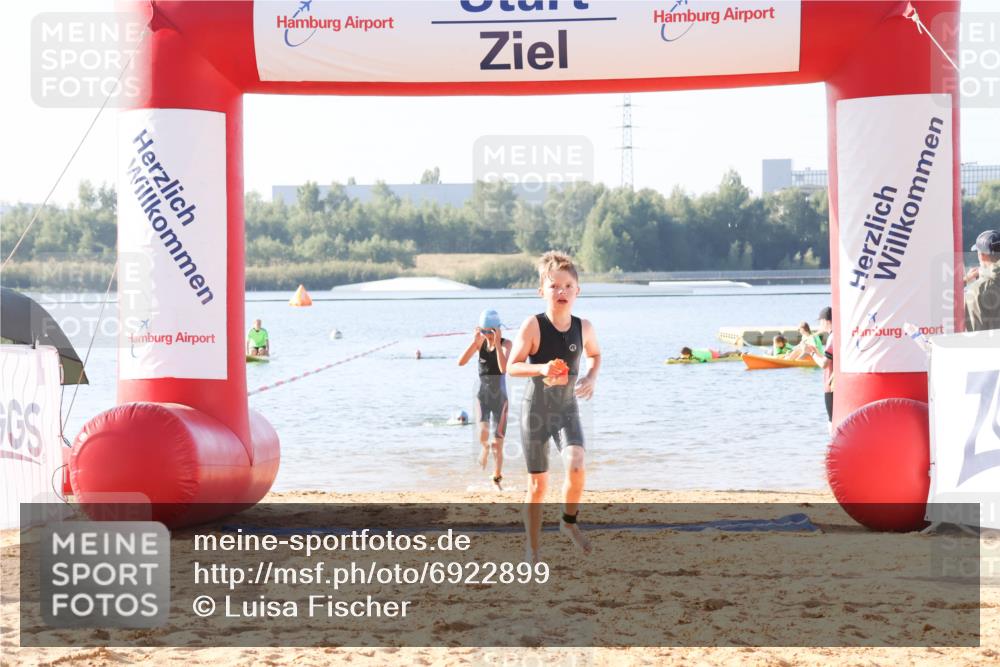 01.09.2024 - 17. Tribühne Triathlon Luisa Fischer http://msf.ph/oto/6922899 01.09.2024 09:32:45 Schwimmen 69, 80 meine-sportfotos.de