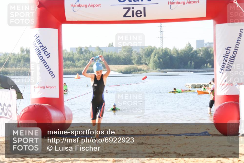 01.09.2024 - 17. Tribühne Triathlon Luisa Fischer http://msf.ph/oto/6922923 01.09.2024 09:32:48 Schwimmen 69, 80 meine-sportfotos.de