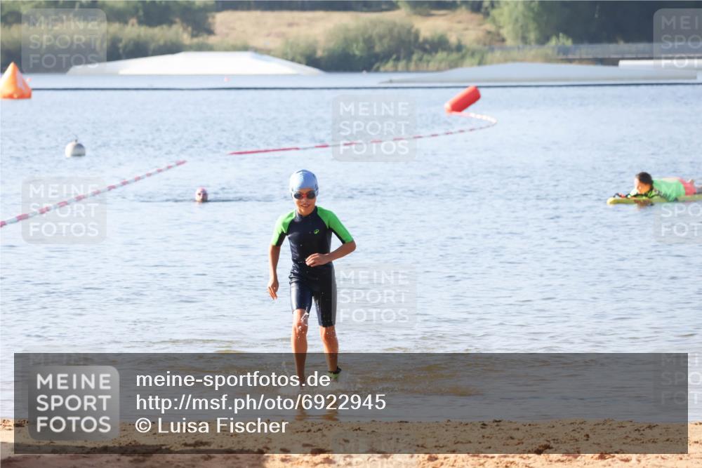 01.09.2024 - 17. Tribühne Triathlon Luisa Fischer http://msf.ph/oto/6922945 01.09.2024 09:32:54 Schwimmen 80, 120 meine-sportfotos.de
