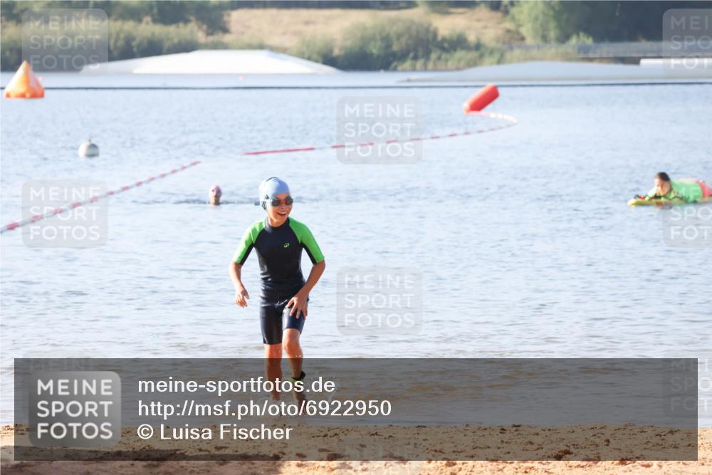 01.09.2024 - 17. Tribühne Triathlon Luisa Fischer http://msf.ph/oto/6922950 01.09.2024 09:32:55 Schwimmen 80, 120 meine-sportfotos.de
