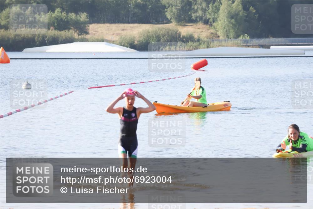 01.09.2024 - 17. Tribühne Triathlon Luisa Fischer http://msf.ph/oto/6923004 01.09.2024 09:33:57 Schwimmen 101 meine-sportfotos.de