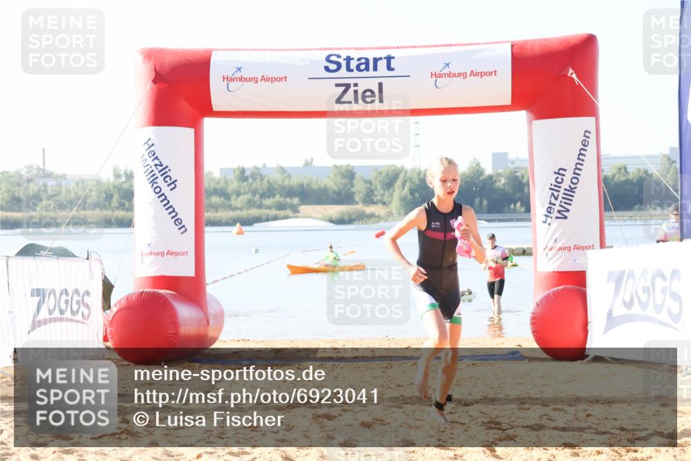 01.09.2024 - 17. Tribühne Triathlon Luisa Fischer http://msf.ph/oto/6923041 01.09.2024 09:34:03 Schwimmen 101 meine-sportfotos.de