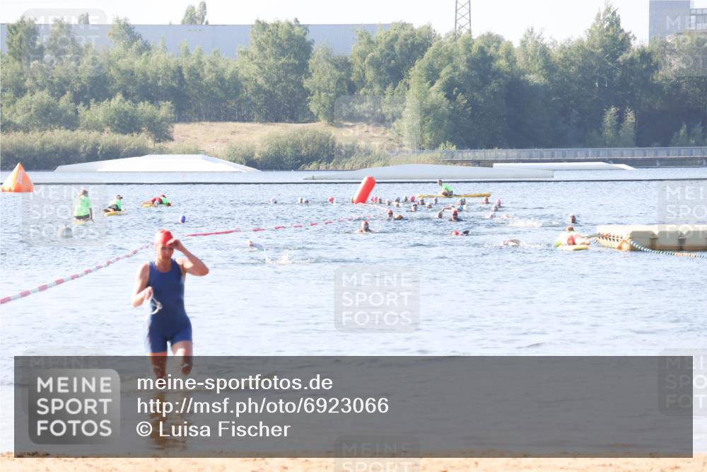 01.09.2024 - 17. Tribühne Triathlon Luisa Fischer http://msf.ph/oto/6923066 01.09.2024 10:03:14 Schwimmen 146 meine-sportfotos.de