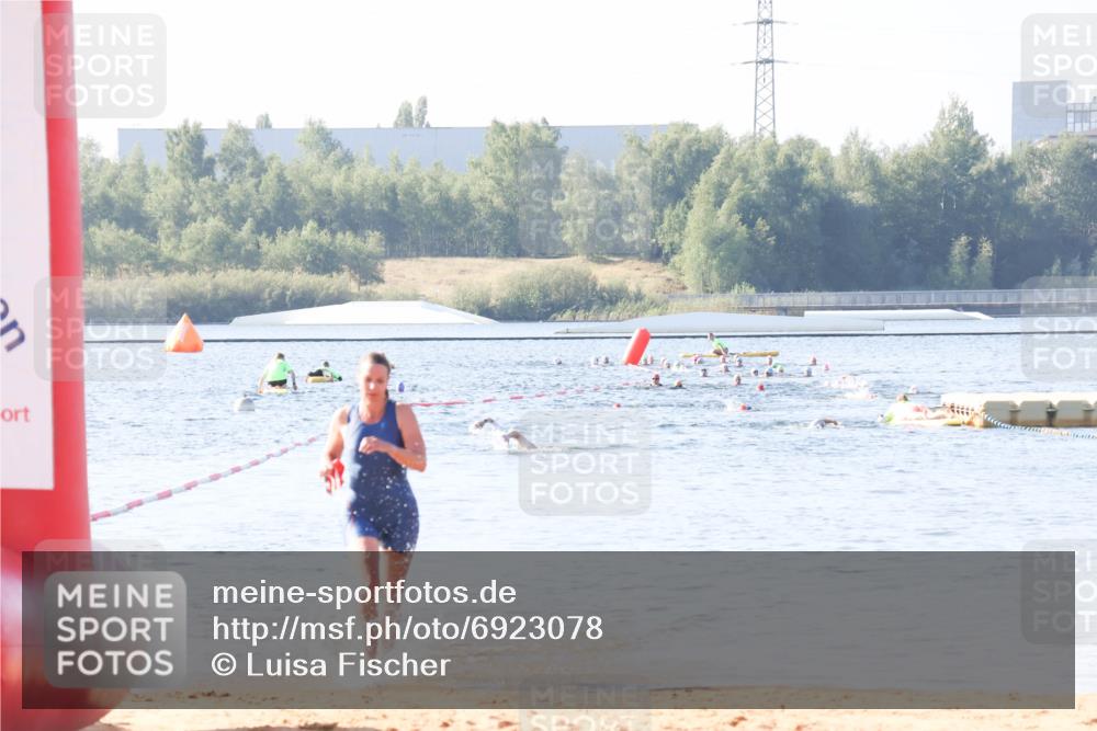 01.09.2024 - 17. Tribühne Triathlon Luisa Fischer http://msf.ph/oto/6923078 01.09.2024 10:03:17 Schwimmen 146 meine-sportfotos.de
