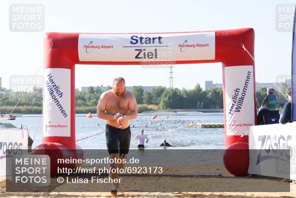 01.09.2024 - 17. Tribühne Triathlon Luisa Fischer http://msf.ph/oto/6923173 01.09.2024 10:04:02 Schwimmen 155, 1075 meine-sportfotos.de