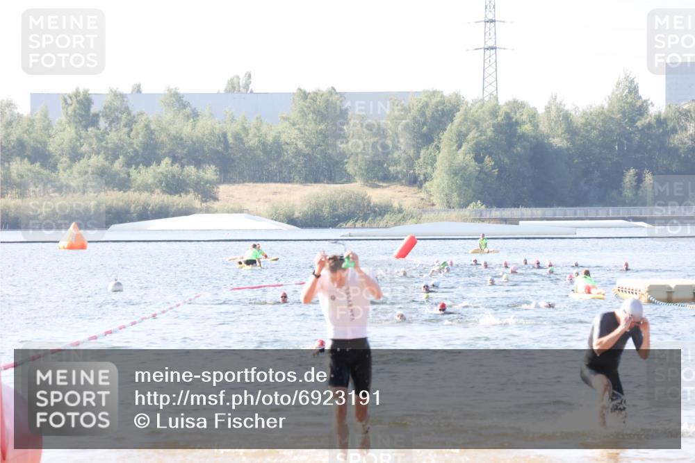 01.09.2024 - 17. Tribühne Triathlon Luisa Fischer http://msf.ph/oto/6923191 01.09.2024 10:04:07 Schwimmen 153, 155, 1075 meine-sportfotos.de