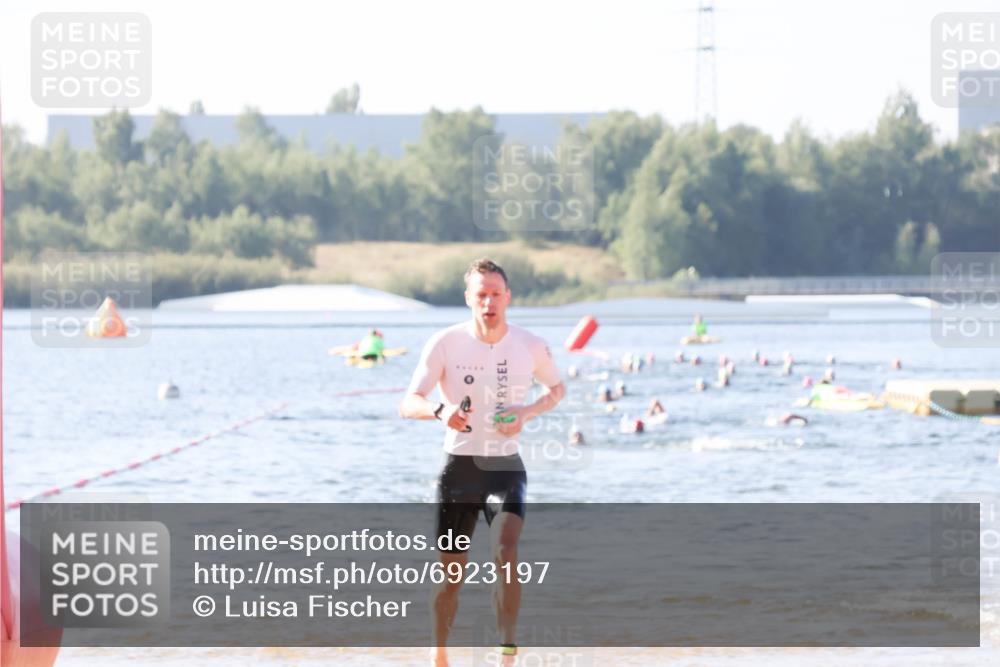 01.09.2024 - 17. Tribühne Triathlon Luisa Fischer http://msf.ph/oto/6923197 01.09.2024 10:04:09 Schwimmen 153, 155, 1075 meine-sportfotos.de