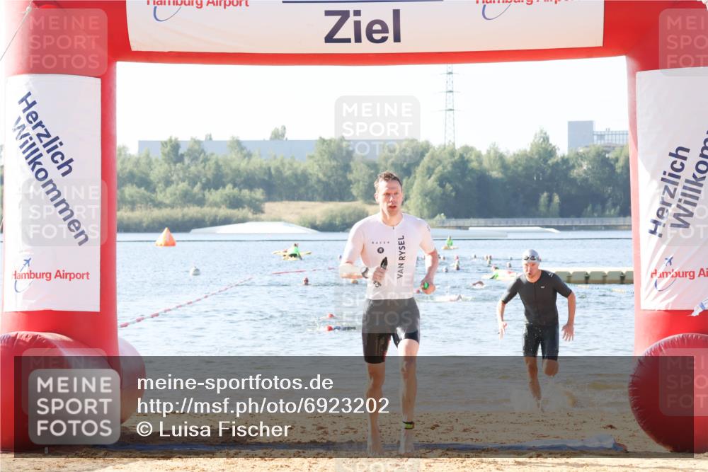 01.09.2024 - 17. Tribühne Triathlon Luisa Fischer http://msf.ph/oto/6923202 01.09.2024 10:04:10 Schwimmen 153, 155, 1075 meine-sportfotos.de