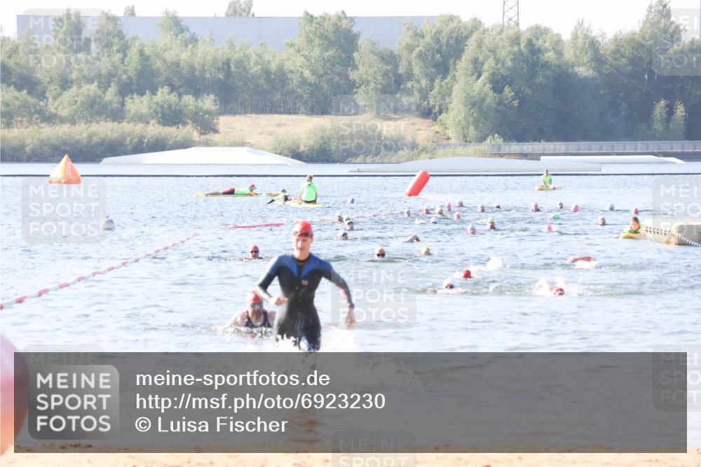 01.09.2024 - 17. Tribühne Triathlon Luisa Fischer http://msf.ph/oto/6923230 01.09.2024 10:04:23 Schwimmen 1069 meine-sportfotos.de