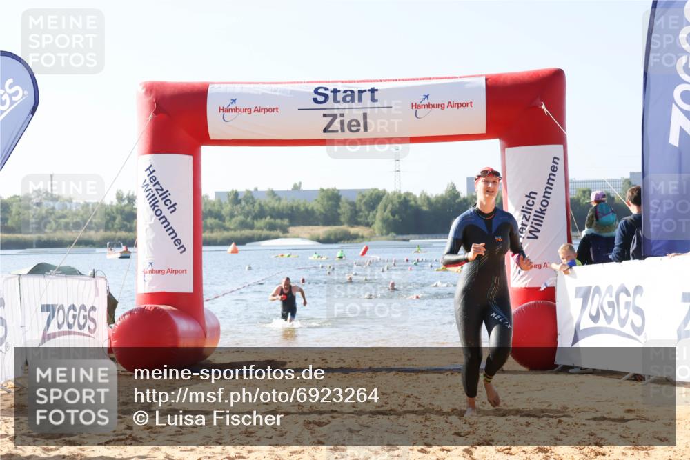 01.09.2024 - 17. Tribühne Triathlon Luisa Fischer http://msf.ph/oto/6923264 01.09.2024 10:04:30 Schwimmen 152, 1069 meine-sportfotos.de