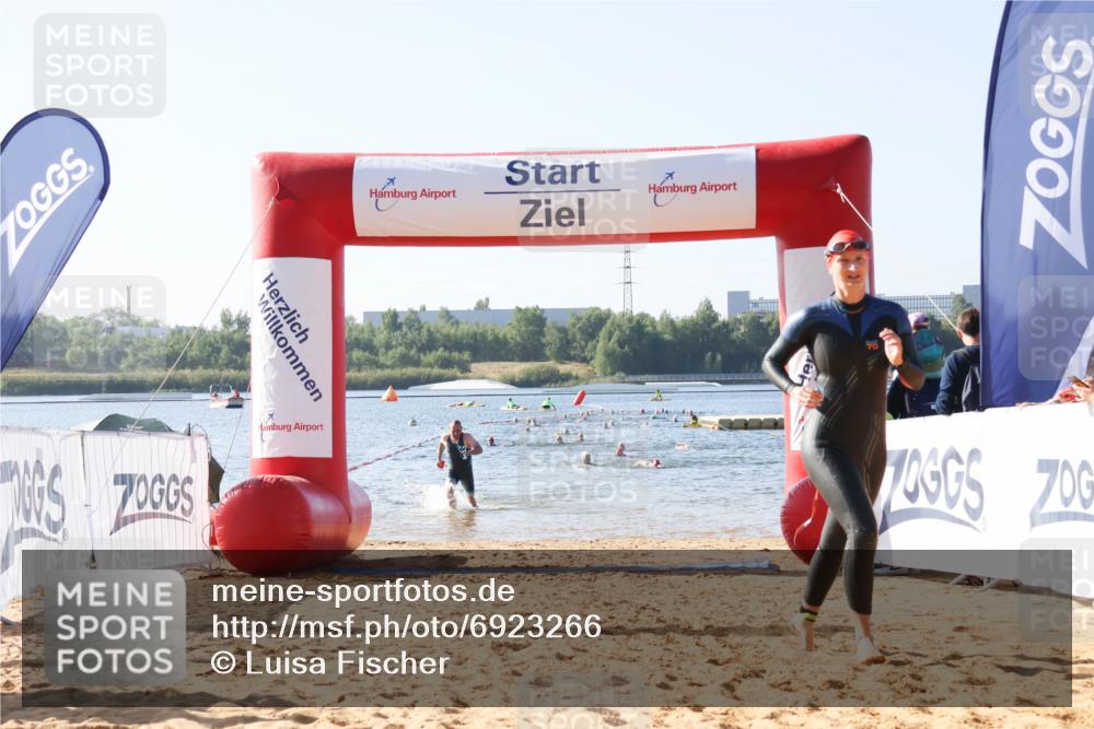 01.09.2024 - 17. Tribühne Triathlon Luisa Fischer http://msf.ph/oto/6923266 01.09.2024 10:04:30 Schwimmen 152, 1069 meine-sportfotos.de