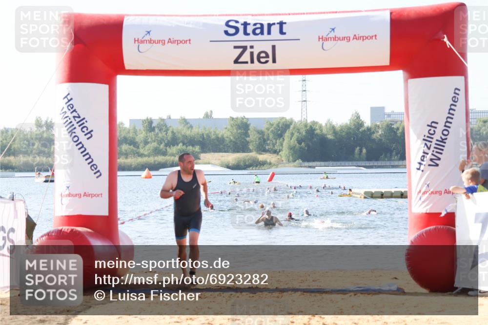 01.09.2024 - 17. Tribühne Triathlon Luisa Fischer http://msf.ph/oto/6923282 01.09.2024 10:04:35 Schwimmen 152, 1069 meine-sportfotos.de