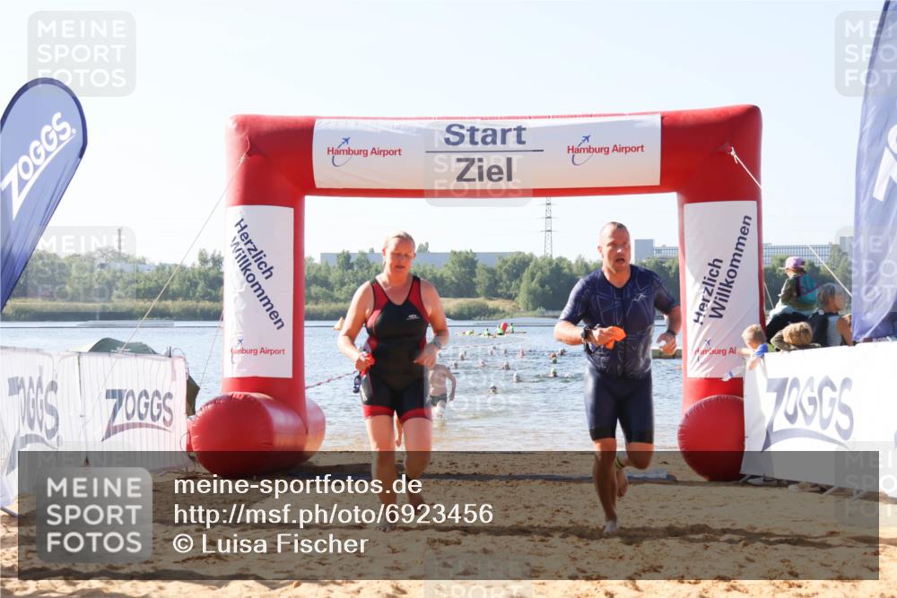 01.09.2024 - 17. Tribühne Triathlon Luisa Fischer http://msf.ph/oto/6923456 01.09.2024 10:05:17 Schwimmen 142, 1065, 1074, 1077 meine-sportfotos.de