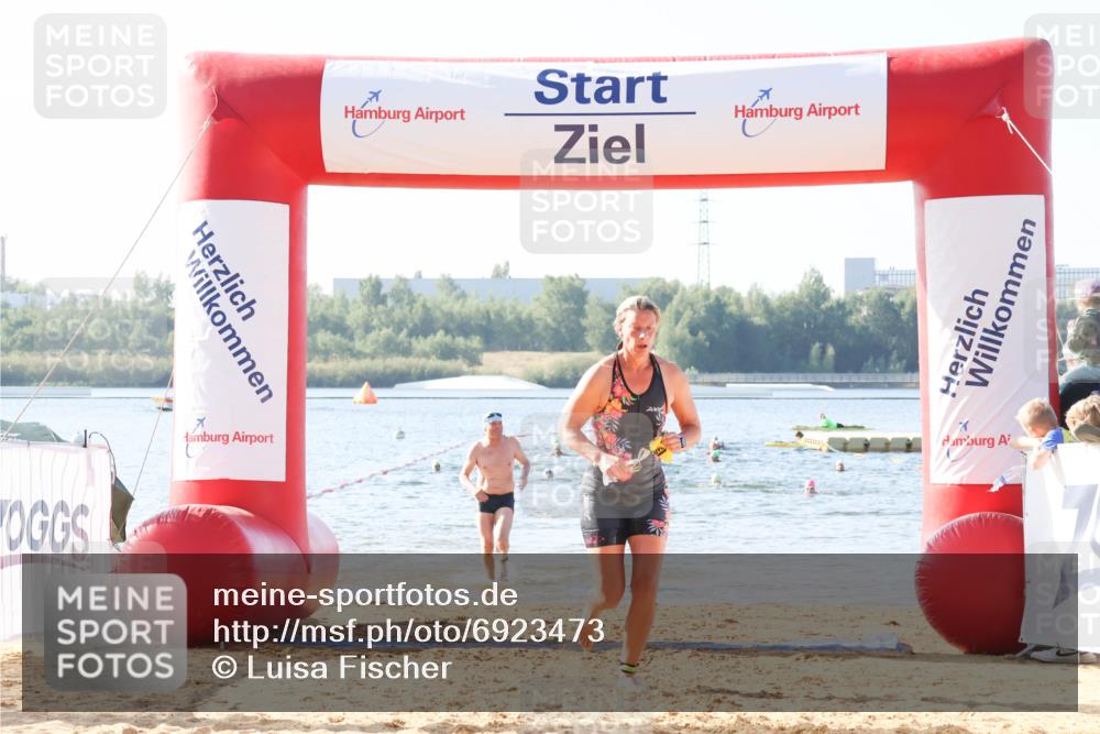 01.09.2024 - 17. Tribühne Triathlon Luisa Fischer http://msf.ph/oto/6923473 01.09.2024 10:05:20 Schwimmen 142, 1065, 1074, 1077 meine-sportfotos.de