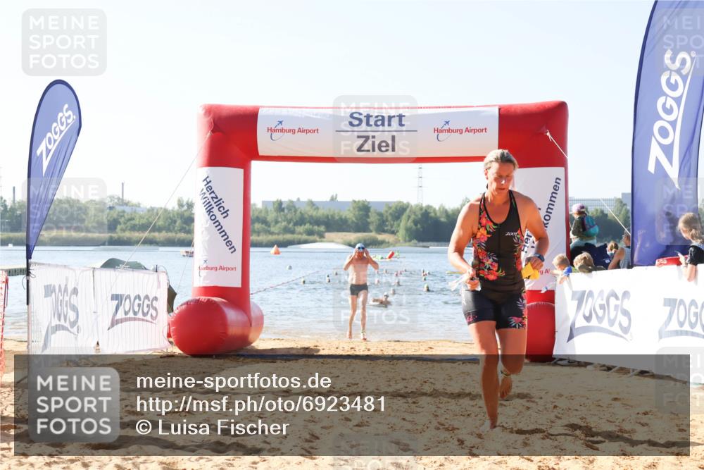 01.09.2024 - 17. Tribühne Triathlon Luisa Fischer http://msf.ph/oto/6923481 01.09.2024 10:05:22 Schwimmen 142, 1065, 1074, 1077 meine-sportfotos.de