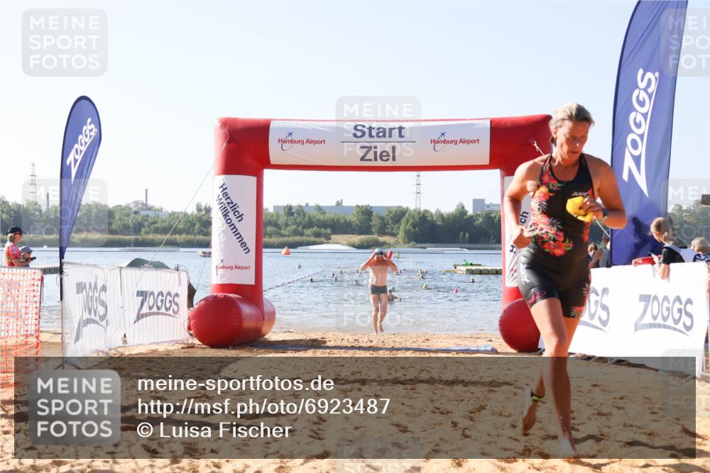 01.09.2024 - 17. Tribühne Triathlon Luisa Fischer http://msf.ph/oto/6923487 01.09.2024 10:05:23 Schwimmen 142, 1065, 1074, 1077 meine-sportfotos.de