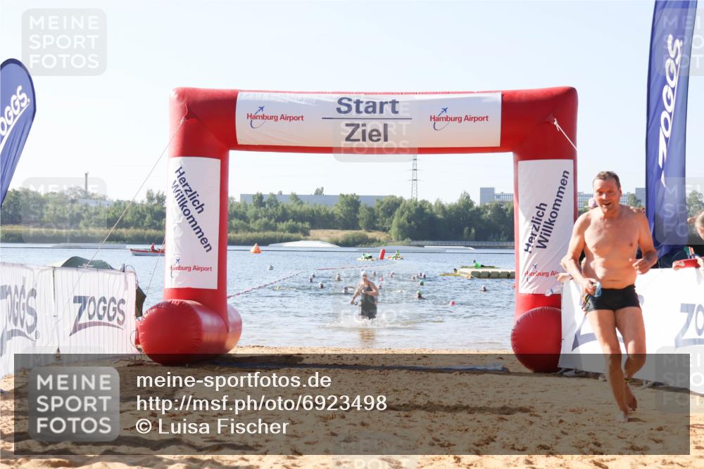 01.09.2024 - 17. Tribühne Triathlon Luisa Fischer http://msf.ph/oto/6923498 01.09.2024 10:05:28 Schwimmen 142, 156, 1065 meine-sportfotos.de
